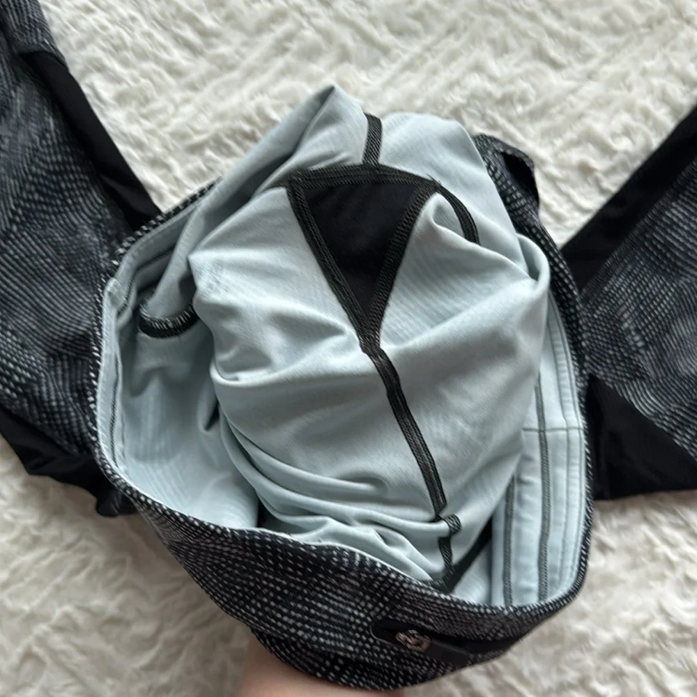 Lululemon | Size 6 | Run Off Route Mid- Rise Crop 21” Velocity Mesh Leggings